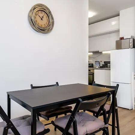 Cozy And Functional Business One-bedroom