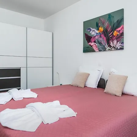 Cozy And Functional Business One-bedroom София